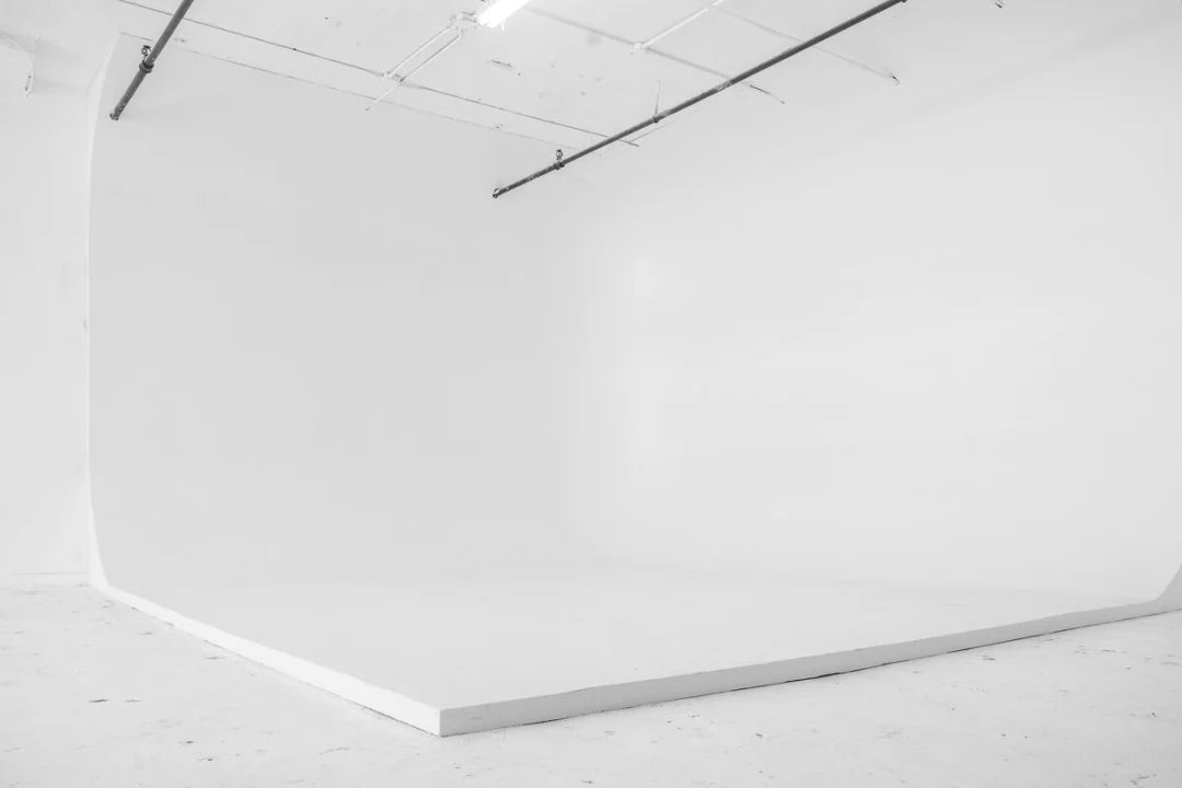 THE MODEL VISUAL EXPERIENCE